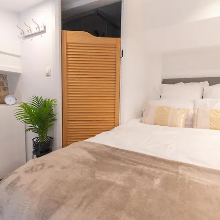 Appartement Duplex Parisien Metro13 Parijs